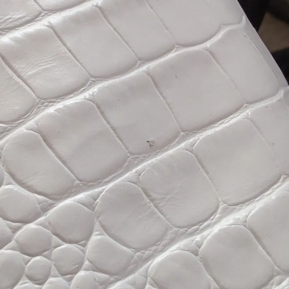 NWT Vince Camuto White Croc Embossed Over The Knee Boots Pointed Toe Glam Size 6 - Picture 7 of 7